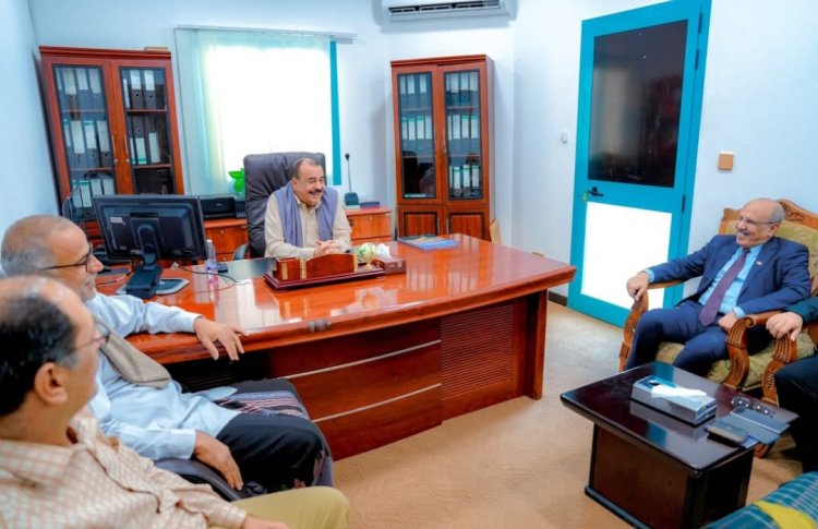 اللواء بن بريك يلتقي أمين المكتب التنفيذي للتجمع اليمني للإصلاح في ساحل حضرموت