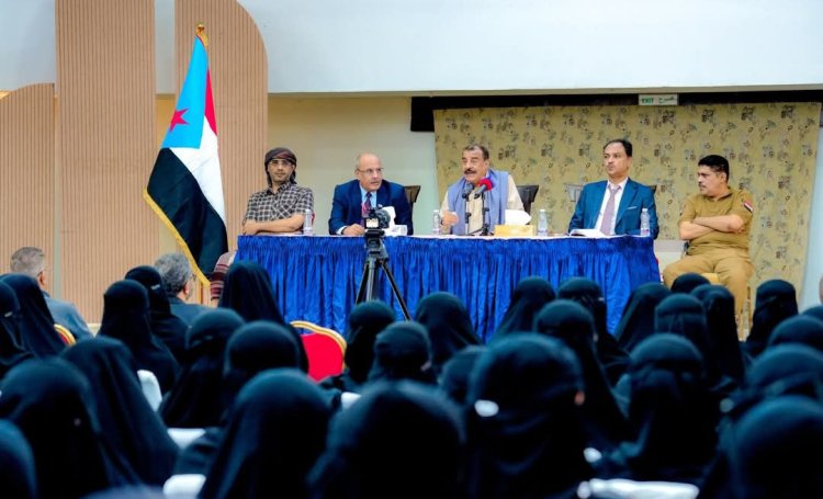 اللواء بن بريك يعقد لقاءً موسعًا بالمكونات النسوية في حضرموت