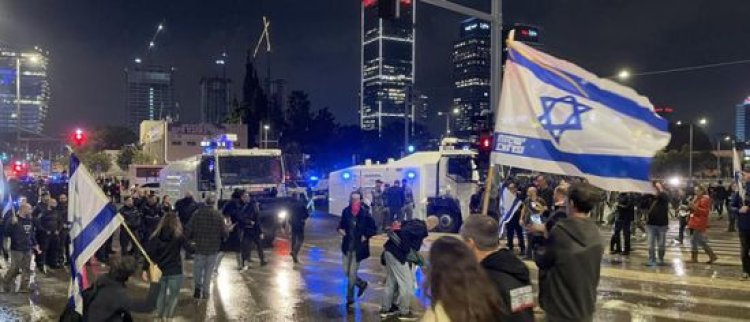 اشتباكات عنيفة بين شرطة الاحتلال ومتظاهرين بتل أبيب