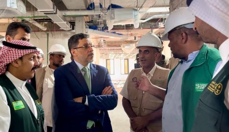 رئيس الوزراء يتفقد سير العمل في إنجاز مشروع مبنى رئاسة الوزراء بعدن