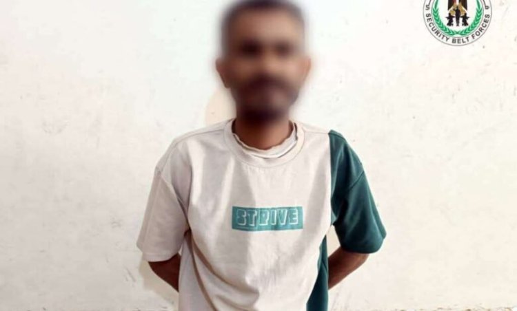 قوات الحزام الأمني تضبط متهماً بحوزته مادة الحشيش المخدر في خورمكسر بالعاصمة عدن