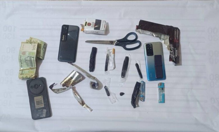 مكافحة المخدرات بساحل حضرموت تضبط مروجين للحشيش المخدر بأحد الحدائق بالمكلا