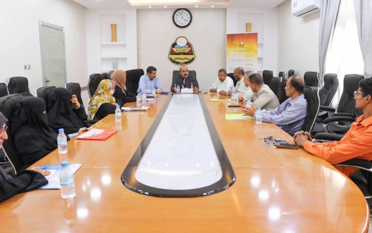 المدير باعباد يستقبل وفد الوزارة للإطلاع على سير برنامج القراءة الإثرائية لتلاميذ الصفوف الدراسية (1-3) على مستوى المديريات.