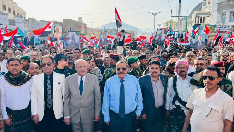 بمشاركة قيادات من المجلس.. حضرموت تحيي الذكرى التاسعة لتحرير ساحل حضرموت بمليونية "حضرموت أولًا" دعمًا للنخبة الحضرمية
