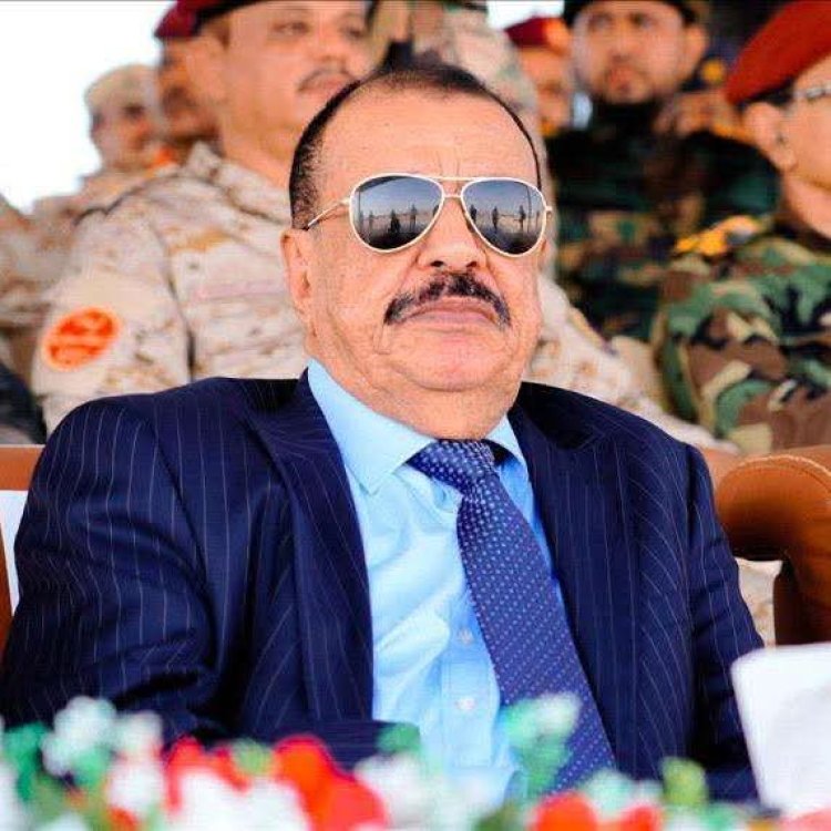 اللواء بن بريك يصل إلى الإمارات