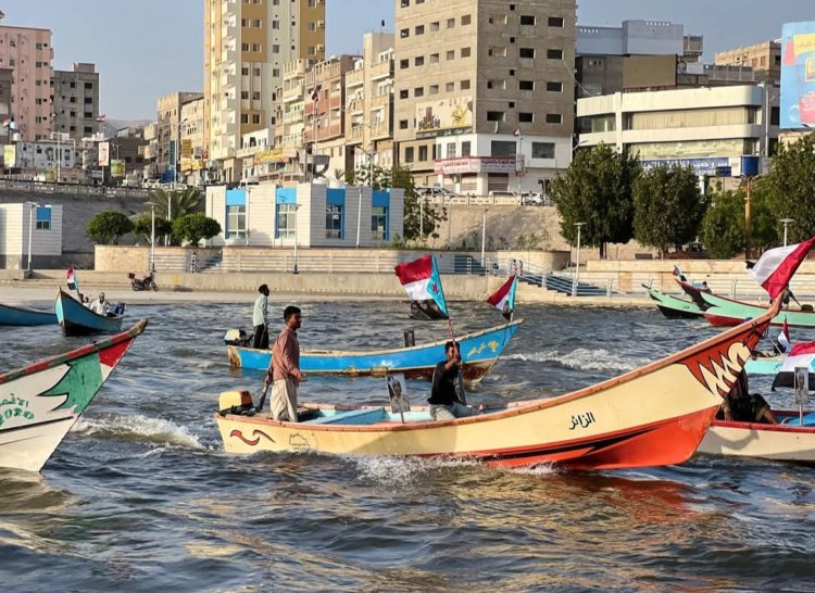 عرض بحري في المكلا احتفاءً بالذكرى التاسعة لتحرير ساحل حضرموت