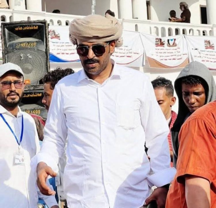 رئيس انتقالي أرياف المكلا يهنئ العميد المحمدي بنجاح فعالية "حضرموت أولًا" ويشيد بمشاركة أبناء المديرية