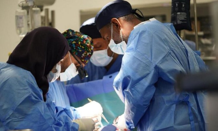 سلمان للإغاثة يدشّن مشروعاً طبياً تطوعياً لجراحات القلب للأطفال في عدن