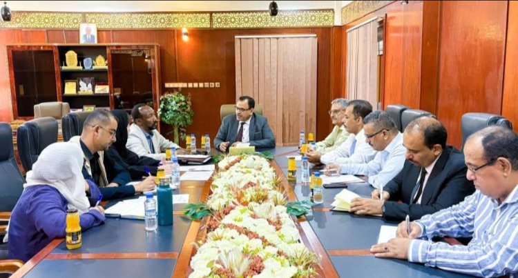 الوزير السقطري يبحث مع برنامج الأغذية العالمي تعزيز المشاريع المستدامة في القطاعين الزراعي والسمكي