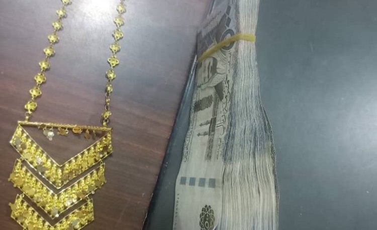 الأجهزة الأمنية بمديرية الشحر تضبط متهمًا بسرقة أكثر من 100 ألف ريال سعودي ومجوهرات ثمينة