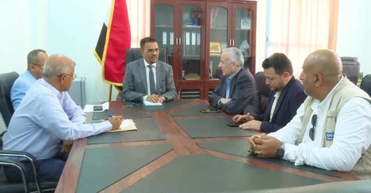 أمين عام محلي حضرموت يناقش أوجه التعاون المشترك مع منظمة اليونبس ( UNOPS ) بحضرموت