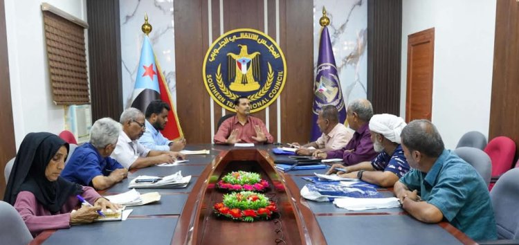 انتقالي العاصمة عدن يعقد لقاءً تشاوريًا بأقسام الشهداء والجرحى بالمديريات