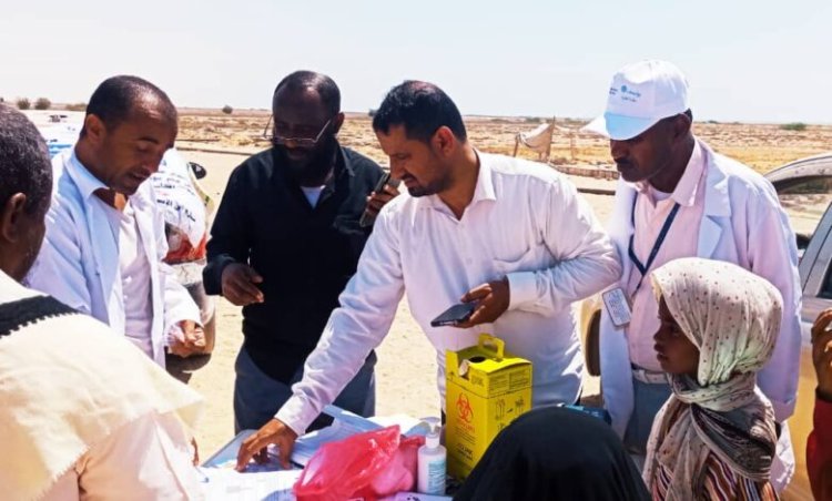 هيثم والمعلم ورائدة يتفقدون سير العمل لنشاط الايصالي التكاملي بمديرية الغيضة بالمهرة