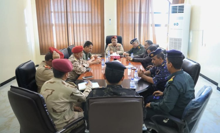 نائب رئيس اللجنة الأمنية  اللواء الركن طالب بارجاش يترأس اجتماعاً لمناقشة الأوضاع الأمنية وخطة الانتشار بمحافظة حضرموت