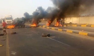 احتجاجات في لحج تندد بتدهور الخدمات وانهيار العملة