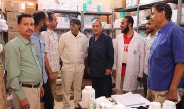 مدير عام الشعيب يتفقد سير العمل في مستشفى الشهداء الثلاثة