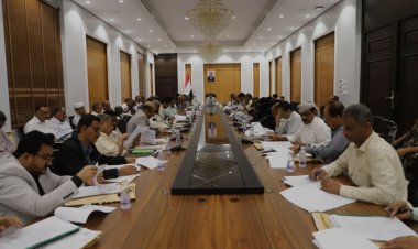 المكتب التنفيذي بحضرموت يناشد مجلس القيادة الرئاسي بحلول عاجلة لأزمة الكهرباء ويشدد على العمل بروح الفريق لخدمة المواطنين