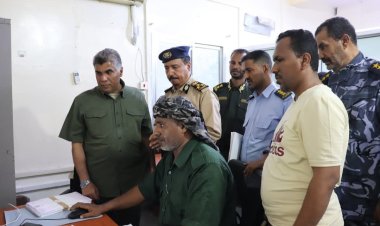 مدير الأمن والشرطة بساحل حضرموت يدشّن إصدار السجل المدني الإلكتروني في إدارة الأحوال المدنية بالمكلا