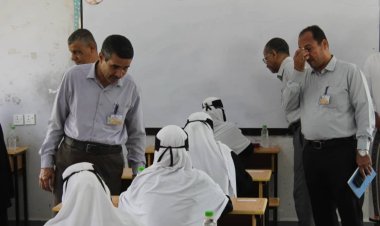 وفد اللجنة الإشرافية الفرعية للاختبارات بمكتب الوزارة بالمحافظة يطلع على سير العملية الاختبارية لشهادة الثانوية العامة بقسميها العلمي والأدبي بمديرية غيل باوزير