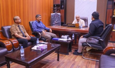 لقاء  يناقش البدء في تزويد  عدد من المدارس و الثانويات بالطاقة الشمسية وتحسين البيئة المدرسية بمديرية المكلا