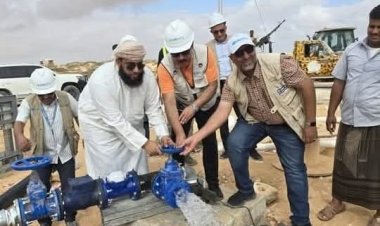 مدير عام حصوين وممثل “UNOPS” يدشنان مشروع الضخ الشمسي لآبار مياه حقل فيشع بتمويل من البنك الدولي