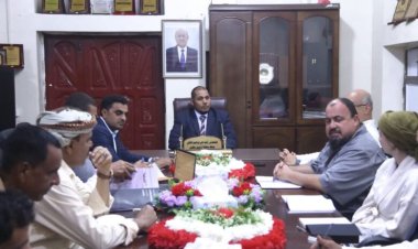 محافظ سقطرى يلتقي فريق الرصد التفاعلي المشترك بين اليونسكو والاتحاد الدولي لصون الطبيعة