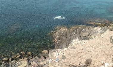 انقلاب مركبة في بحر المكلا يسفر عن وفاة وإنقاذ آخر