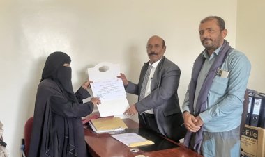 مديرة مدرسة أروى تكرم رئيس تنفيذية انتقالي شبوة