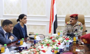 وزير الدفاع يلتقي في عدن سفيرة المملكة المتحدة