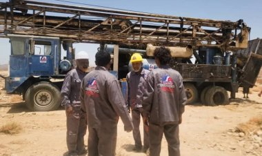 الوكيل الخليفي يدشن حفر بئر ارتوازية في قرى خليفة بمديرية عتق