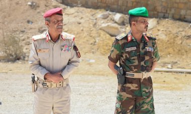 قائد المنطقة العسكرية الثانية اللواء بارجاش في زيارة تفقدية لمعسكر الأدواس ويشيد بجهوده الأمنية والعسكرية