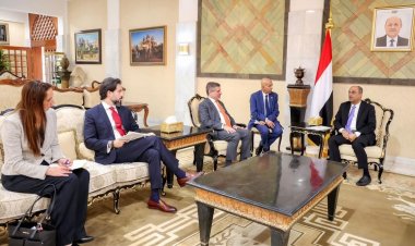 رئيس الوزراء يناقش مع السفير الأمريكي العلاقات الثنائية والقضايا ذات الاهتمام المشترك