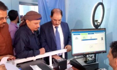 محافظ الضالع يزور إدارة الأحوال المدنية ويوجه بتعزيز الأداء وتسهيل معاملات المواطنين