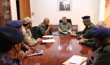 العميد المنهالي يعقد اجتماعًا باللجنتين الأمنية الداخلية والخارجية ويستمع إلى تقارير النزولات الميدانية للإدارات والمديريات