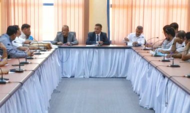 الأمين العام للمجلس المحلي بحضرموت يُشرف على فتح مظاريف مشروع للتعليم الفني والتدريب المهني بالشحر