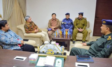 نائب مدير أمن وشرطة وادي حضرموت يستقبل القنصل الإندونيسي لبحث قضية السجين الاندنوسي والاطلاع عن احواله