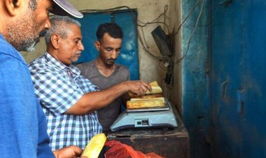 مكتب الصناعة بالعاصمة عدن يكثف حملاته الرقابية على المخابز والمحلات التجارية