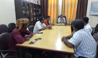 المدير العام لغيل باوزير يجتمع بالمختصين لمتابعة خطوات معالجة مشكلة الصرف الصحي في الصداع