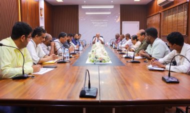 تربية ساحل حضرموت تعقد اجتماعًا لمناقشة التحضيرات لمؤتمر شراكات دعم التعليم