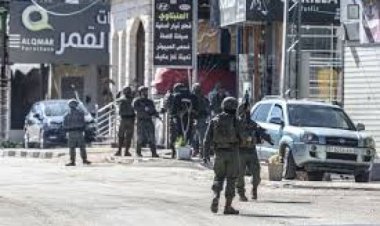 القوات الإسرائيلية تداهم محال صرافة في أنحاء الضفة الغربية المحتلة