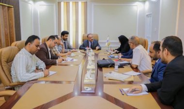 اجتماع برئاسة وزير النقل يناقش جهود تسريع تنفيذ مشروع ميناء سقطرى الاستراتيجي