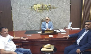 مدير عام صناعة المهرة يبحث مع قيادة الوزارة تعزيز الرقابة التجارية ويستعرض التحديات الميدانية.