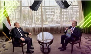 العليمي يكشف تفاصيل تدمير أربع طائرات في مطار صنعاء