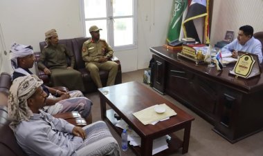 رئيس تنفيذية انتقالي حضرموت يلتقي خريجي الكلية العسكرية بعدن ويكرم المتفوقين