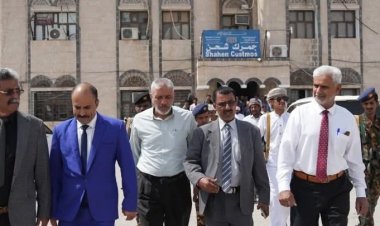 الوكيل الفني بالمهرة يدشين النظام الآلي في جمرك شحن لتسهيل إجراءات عبور المسافرين.