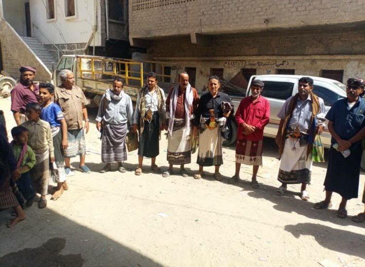 رئيس تنفيذية انتقالي بيحان يقدم واجب العزاء لأسرة الفقيد حقاش