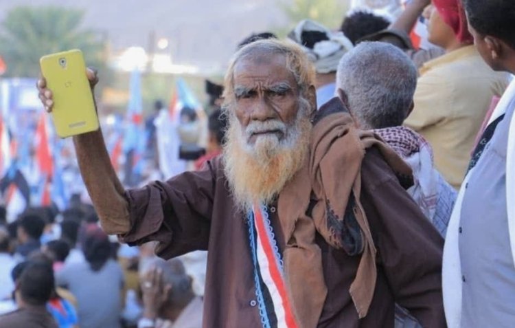 رئيس تنفيذية انتقالي حضرموت يعزي بوفاة المناضل سالم كرامة خزمه