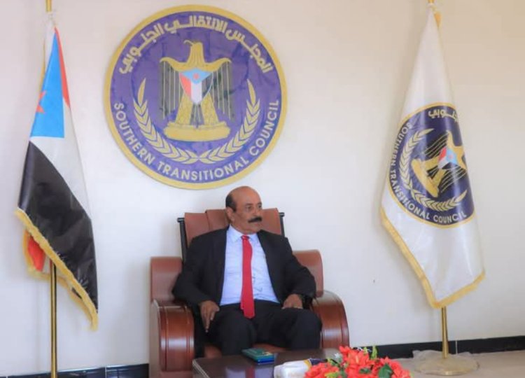 رئيس تنفيذية انتقالي شبوة يؤدي واجب العزاء لأسرة الشهيد نسيم ناصر علوي لسود