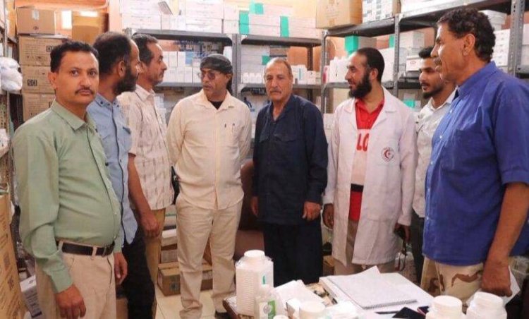 مدير عام الشعيب يتفقد سير العمل في مستشفى الشهداء الثلاثة