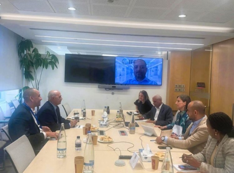 وزير المياه والبيئة يبحث مع البنك الدولي دعم مشاريع المياه في اليمن